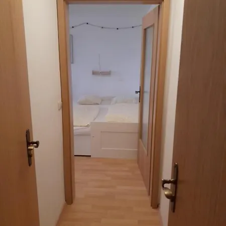 Διαμέρισμα Mit Kueche Und Balkon Oder Terrasse, Ruhig Und Gut Erreichbar *