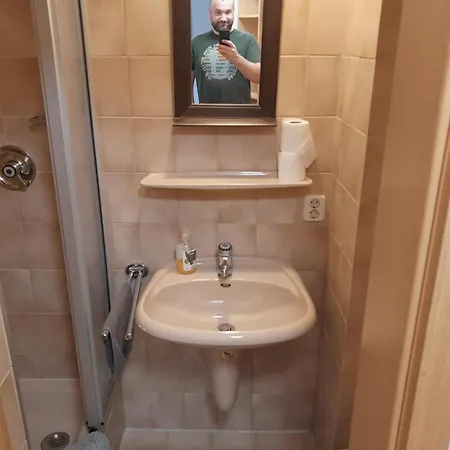 Διαμέρισμα Mit Kueche Und Balkon Oder Terrasse, Ruhig Und Gut Erreichbar *