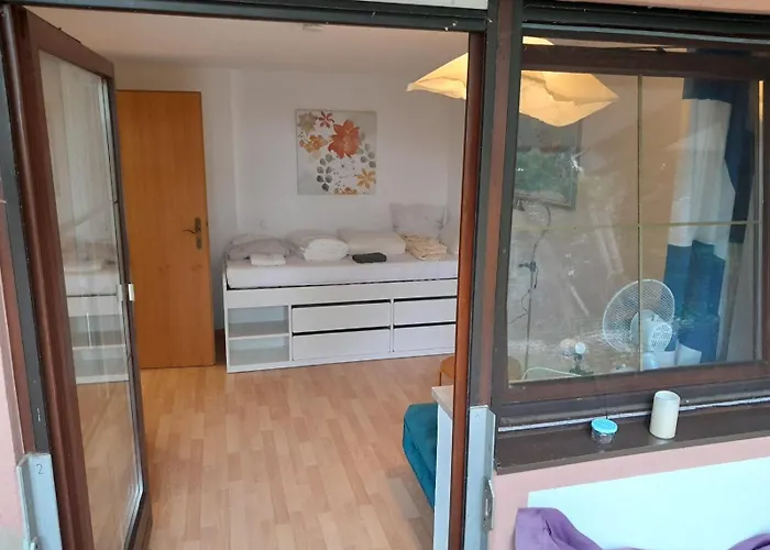 Mit Kueche Und Balkon Oder Terrasse, Ruhig Und Gut Erreichbar