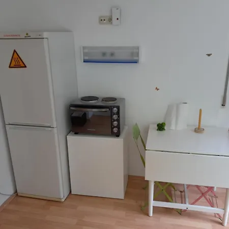 Mit Kueche Und Balkon Oder Terrasse, Ruhig Und Gut Erreichbar