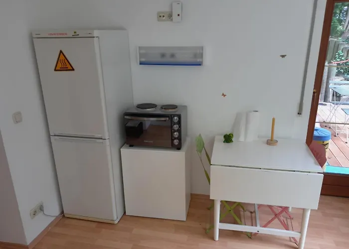 Mit Kueche Und Balkon Oder Terrasse, Ruhig Und Gut Erreichbar