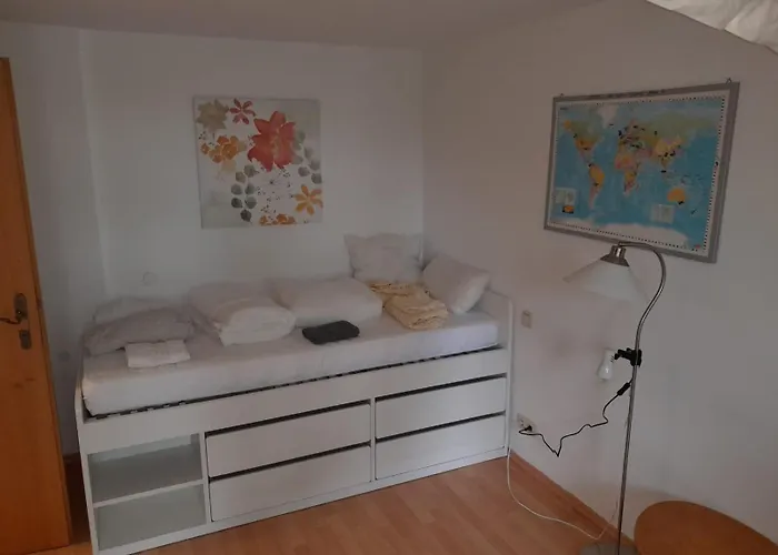 Mit Kueche Und Balkon Oder Terrasse, Ruhig Und Gut Erreichbar Lägenhet
