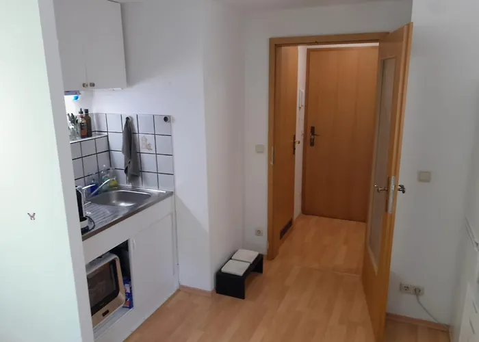 Lägenhet Mit Kueche Und Balkon Oder Terrasse, Ruhig Und Gut Erreichbar *