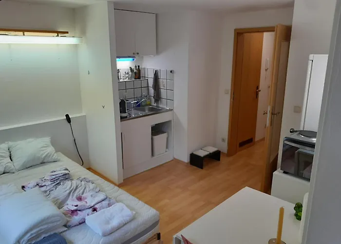 Mit Kueche Und Balkon Oder Terrasse, Ruhig Und Gut Erreichbar Lägenhet