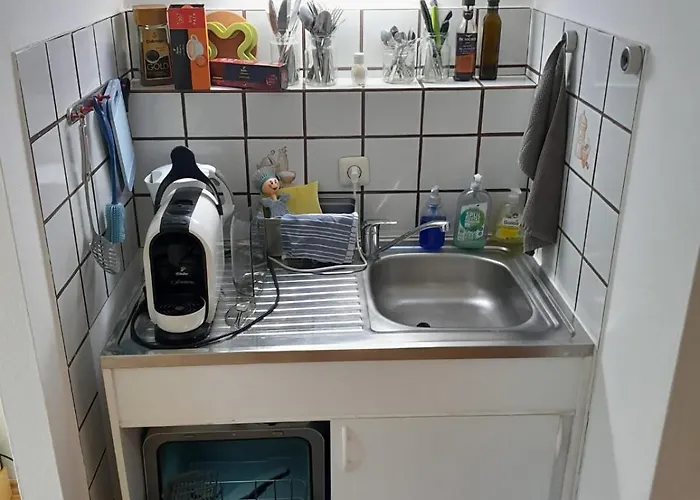Mit Kueche Und Balkon Oder Terrasse, Ruhig Und Gut Erreichbar Lägenhet